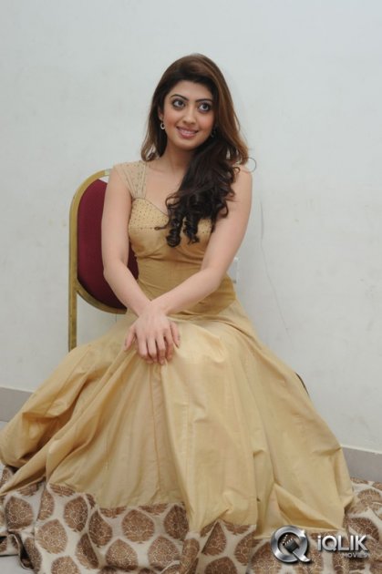 Pranitha-at-Pandavulu-Pandavulu-Tummeda-Audio-Launch